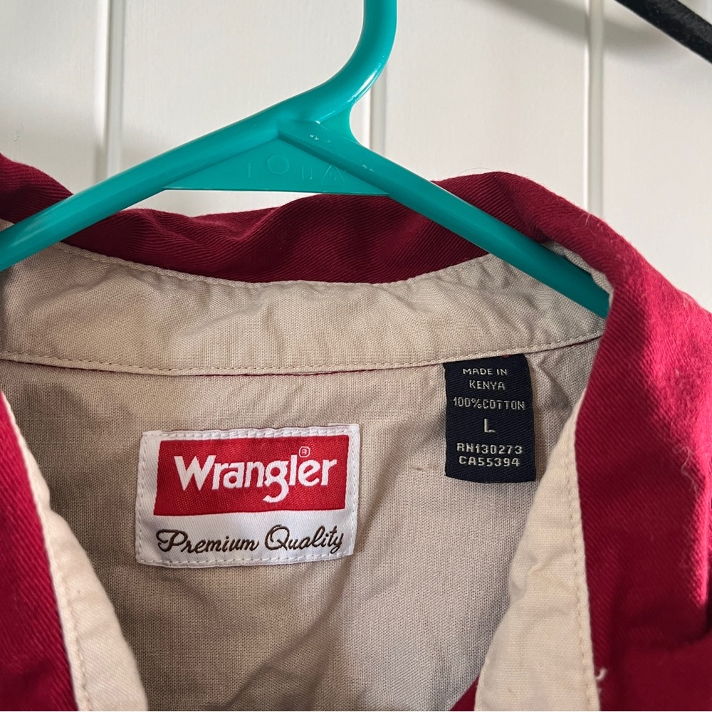L/Wrangler button down - Picture 2 of 2